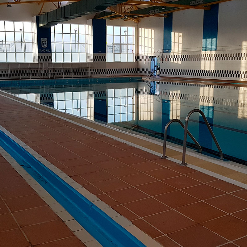 limpieza-de-piscina-terminada Limpiezas puntuales en centros deportivos
