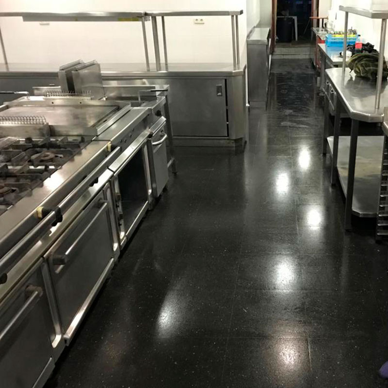 limpieza-suelo-cocina Limpieza de Grandes Superficies